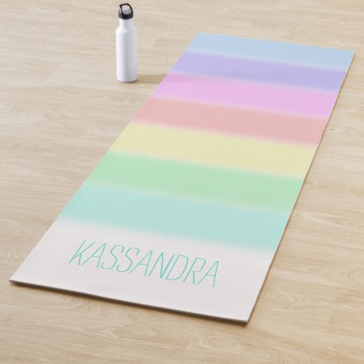 Grafisch gepersonaliseerd kleurig regenboogpatroon yogamat (In situ)