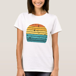 Grafisch ontwerp met gestreepte retro zonsondergan t-shirt