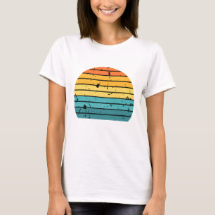 Grafisch ontwerp met gestreepte retro zonsondergan t-shirt