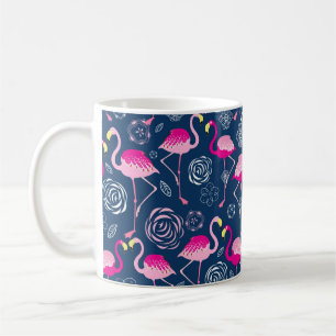 Grafisch patroon van roze flamingos op een donkerb koffiemok