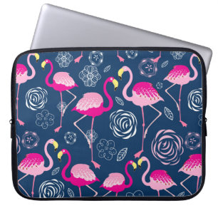 Grafisch patroon van roze flamingos op een donkerb laptop sleeve
