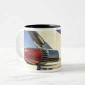 Grafisch: Sluiting van vinnen en achterlicht Tweekleurige Koffiemok (Voorkant links)