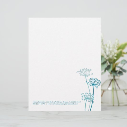 Grafische hedendaagse bloemkoeien uit peterselie p briefhoofd ontwerp (Staand voorkant)