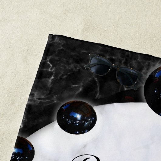 Grafische kaart met witte en zwarte marmer strandlaken (In situ)