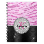 Grafische roze zwarte faux glitter monogram voor d notitieboek (Voorkant)