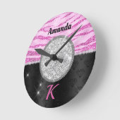 Grafische roze zwarte faux glitter monogram voor d ronde klok (Hoek)