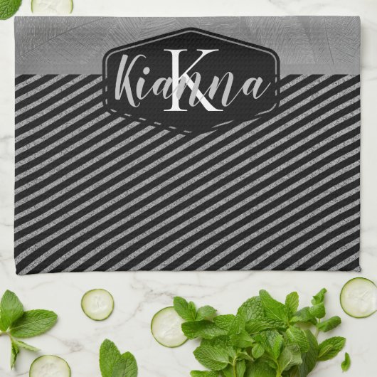 Grafische veren met Silver Stripes Monogram Theedoek (Gevouwen)