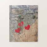 Grafitti Hearts Legpuzzel<br><div class="desc">Gevonden op een rustige muur. Wie heeft ze geschilderd? Waarom drie? Zo romantisch en mysterieus. Ik hoop dat je van deze puzzel houdt!</div>