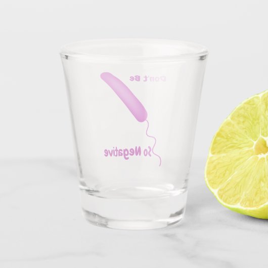 Gram Negative Microbiology Pun Shot Glas (Achterkant)