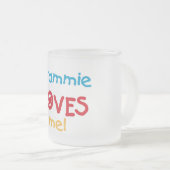 Grammie Loves Me T-shirts en geschenken Matglas Koffiemok (Voorkant rechts)