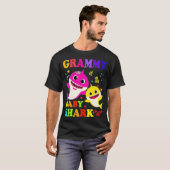 Grammy van de Baby haai, Birthday Grammy Shark T-shirt (Voorkant volledig)