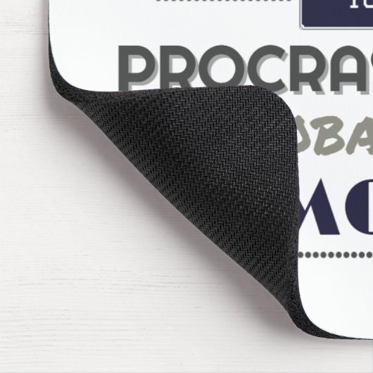 Gramtypografie over procrastings humor muismat (Hoek)