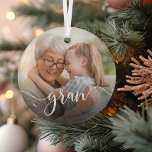 Gran Grandma Script Overlay Glas Ornament<br><div class="desc">Creëer een cadeautje voor een speciale grootmoeder met deze mooie aangepaste sierbloem. "Gran" verschijnt als elegante witte scriptbedekking op uw favoriete foto van oma en haar kleinkind of kleinkinderen.</div>