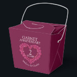 Granaat hart 2e huwelijksverjaardag op maat rood bedankdoosjes<br><div class="desc">Show uw waardering voor uw gasten voor het vieren van 2 jaar huwelijksverjaardag met u beiden. Personaliseer met de namen van uw koppels. Wedstrijden tweede huwelijksverjaardag rode granaat hart collectie. Uniek ontworpen door Sarah Trett voor www.mylittleeden.com</div>