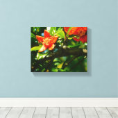 Granaatappel bloemen canvas afdruk (Insitu (Houten vloer))