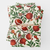 Granaatappels en Bella Moths op gebroken wit Inpakpapier Vel (In situ)