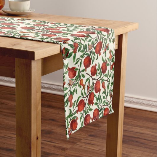 Granaatappels en Bella Moths op gebroken wit Korte Tafelloper (Voorbeeld)