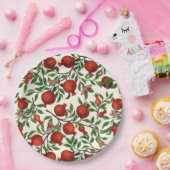 Granaatappels en Bella Moths op gebroken wit Papieren Bordje (Feest)