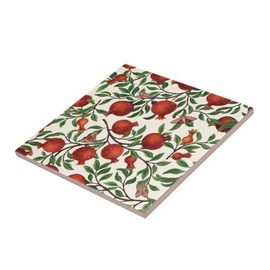 Granaatappels en Bella Moths op gebroken wit Tegeltje (Zijkant)