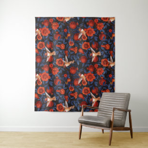 Granaatappels en kolibries / blauwe bladeren op zw wandkleed