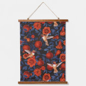 Granaatappels en kolibries / groene bladeren op zw hangend wandkleed (Voorkant)