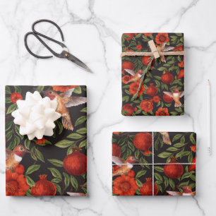 Granaatappels en kolibries / groene bladeren op zw inpakpapier vel