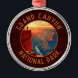 Grand Canyon National Park Retro Distress Circle Metalen Ornament<br><div class="desc">Groot ontwerp van vectorillustraties Canyon. Het park is het huis van een groot deel van de immense Grand Canyon,  met zijn gelaagde banden van rode rots die miljoenen jaren van geologische geschiedenis onthullen.</div>