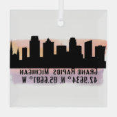 Grand Rapids MI City Skyline Glass Ornament (Achterkant)