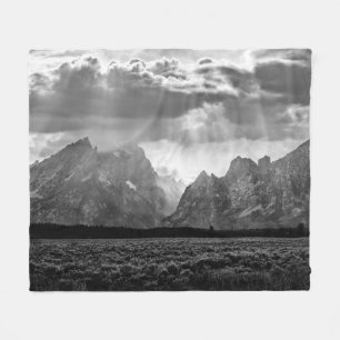 Grand Teton Mountain Range in Black and White Fleece Deken