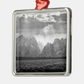Grand Teton Mountain Range in Black and White Metalen Ornament (Links)