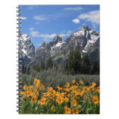Grand Tetons met Gele Bloemen Notitieboek (Voorkant)