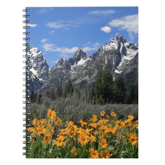 Grand Tetons met Gele Bloemen Notitieboek (Voorkant)