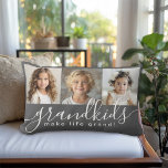 Grandkids Make Life Grand 3 Photo Collage Grijs Kussen<br><div class="desc">Een doordacht geschenk voor grootouders, dit lumbale kussenontwerp is voorzien van een sjabloon met 3 foto's om te personaliseren met foto's van de kleinkinderen. Een combinatie van een modern handgeschreven script gecombineerd met een modern schreefloos lettertype spellen uit "Grandkids make life grand!" De achtergrond is een trendy grijs dat een...</div>