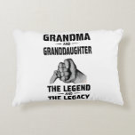 Grandma And Granddaughter Legend And Legacy Accent Kussen<br><div class="desc">Ideal gift on Back to School,  Graduation,  Birthday,  Travel,  Reunion,  Christmas,  or any Special Occasion</div>