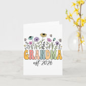 Grandma Est. 2026 Wildflower Promoted To Grandma  Kaart (Gele Bloem)