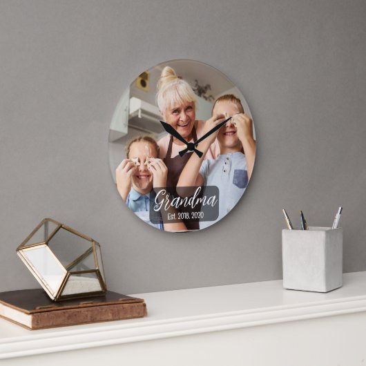 Grandma Est. White script photo Grote Klok (Kantoor)