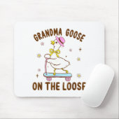 Grandma Goose On The Loose Funny Birthday Matching Muismat (Met muis)