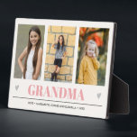 GRANDMA Grandchildren NAME 3 Foto roze grijs hart Fotoplaat<br><div class="desc">Creëer het perfecte mooie koepel voor oma of voor Kerstmis of Moeders dag met dit geweldige design met behulp van DRIE (3) van je favoriete foto's en GRANDMA staat onderaan in een delicaat lichtroze briefing met weinig grijze harten. Perfect cadeauidee om zwangerschap aan te kondigen met ultrasone of sonogram afbeelding!...</div>