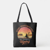 Grandma Kayaking Tote Bag (Achterkant)
