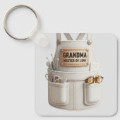 Grandma Master of Love Keychain –Cute Apron Design (Voorkant)