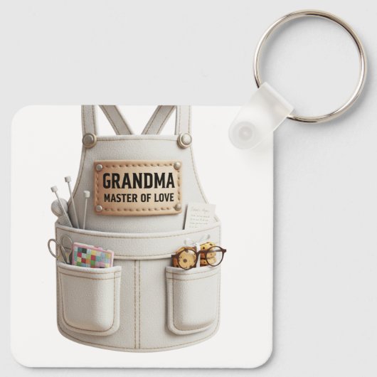 Grandma Master of Love Keychain –Cute Apron Design (Achterkant)
