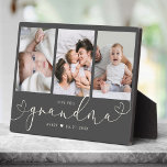 Grandma Modern Heart Script Photo Collage Love Fotoplaat<br><div class="desc">GRAANDMA: Geweldig aangepast fotocadeau voor grootouders, Valentijnsdag, Moederdag of de Feestdagen: dit moderne fotoplaatje is eenvoudig aan te passen met je 3 favoriete foto's. De tekst hieronder kan worden gepersonaliseerd om de naam van het kind of familielid te lezen en de tekst boven oma is aanpasbaar. Dit is de houtskoolgrijze...</div>