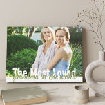 Grandma Photo Canvas Afdruk<br><div class="desc">Creëer uw eigen modern aangepast canvas met één van uw favoriete foto's. De moderne typografie van grote afmetingen is volledig bewerkbaar en luidt momenteel "De meest geliefde grootmoeder ter wereld". Het fotomalplaatje is klaar voor u om uw afbeelding toe te voegen, dat in landschapsformaat wordt getoond. Als u de kleuren...</div>