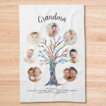 Grandma Photo Keepomwille Theedoek<br><div class="desc">Deze moderne oma keukenhanddoek is versierd met een kleurrijke mozaïek stamboom. Gemakkelijk aan te passen met een selectie van zeven foto's en de namen van de kleinkinderen. Maakt een perfect cadeau voor je oma. Origineel mozaïek © Michele Davies.</div>