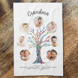 Grandma Photo Keepomwille Theedoek<br><div class="desc">Deze moderne oma keukenhanddoek is versierd met een kleurrijke mozaïek stamboom. Gemakkelijk aan te passen met een selectie van zeven foto's en de namen van de kleinkinderen. Maakt een perfect cadeau voor je oma. Origineel mozaïek © Michele Davies.</div>