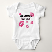 GRANDMA WAS HIER BABY KISSES ROMPER (Voorkant)