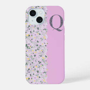 Grandmillenial MONOGRAM P LILA KLEINE BLOEMEN iPhone 15 Case