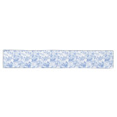 Grandmillennial Blue Toile Roses Floral Table Runn Lange Tafelloper (Horizontaal)