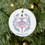 Grandmillennial Christmas Damask Ballerina Keramisch Ornament<br><div class="desc">Dit kerstornament heeft een ballerina met een roze en blauwe damast jurk. Je kunt je personaliseren met een naam.</div>