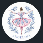 Grandmillennial Christmas Damask Ballerina Ronde Sticker<br><div class="desc">Dit Kerst sticker heeft een ballerina met een roze en blauw damast jurkje. Je kunt je personaliseren met een naam.</div>